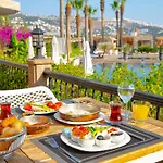 Hotel Bella & 4*