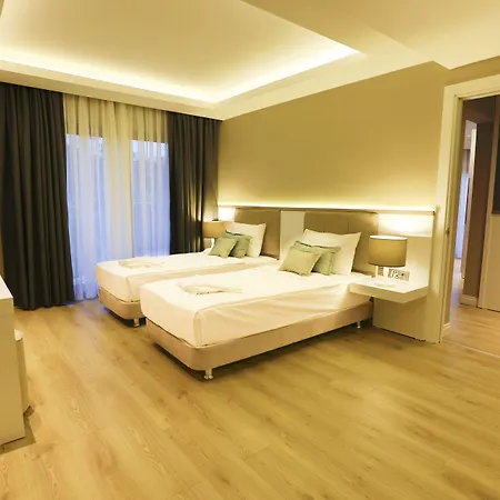 Hotel Bella & 4*