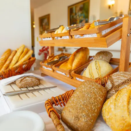 Hotel Bella & 4*