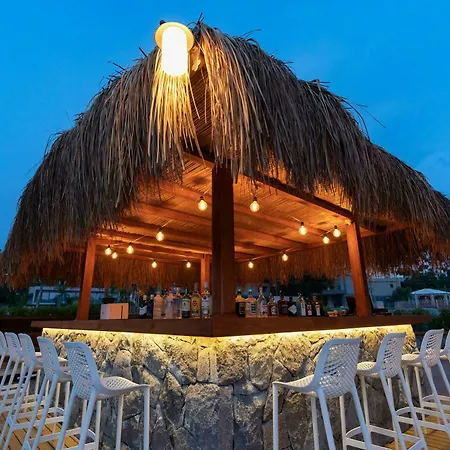 Hotell Bella & 4*