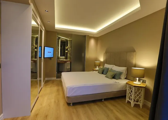 Hotel Bella &