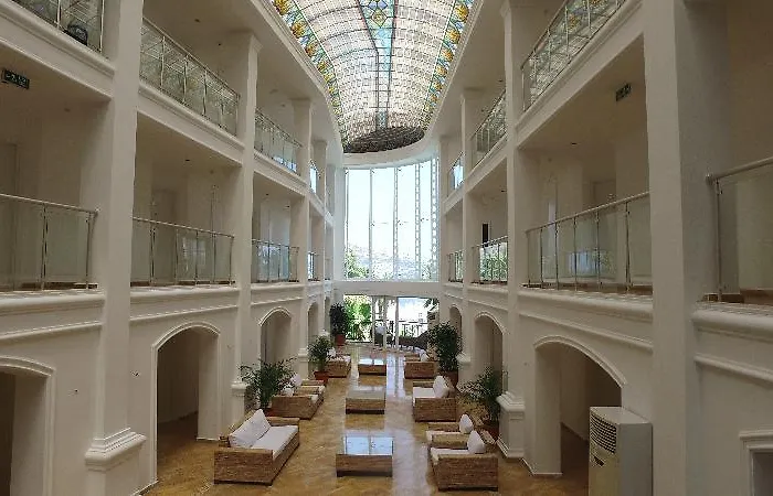 Bella & 4*